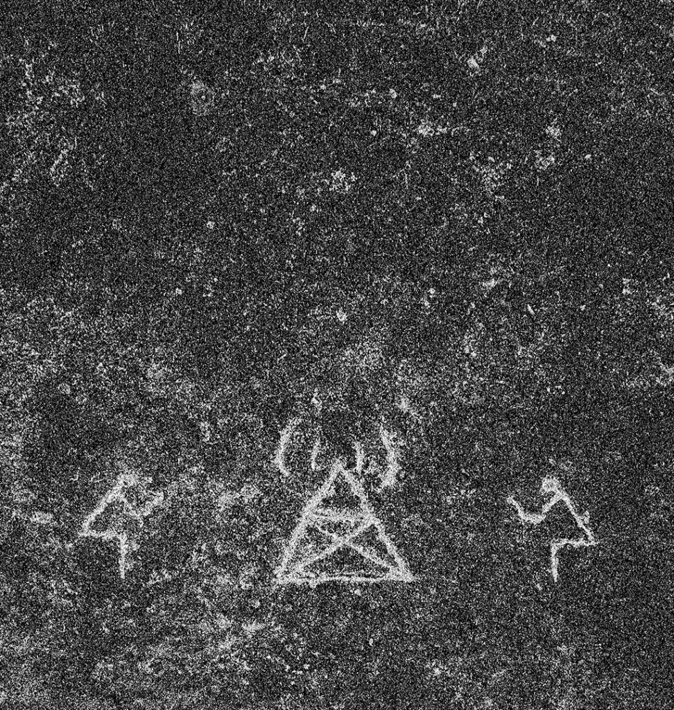 fotografía de petroglifo contemporáneo