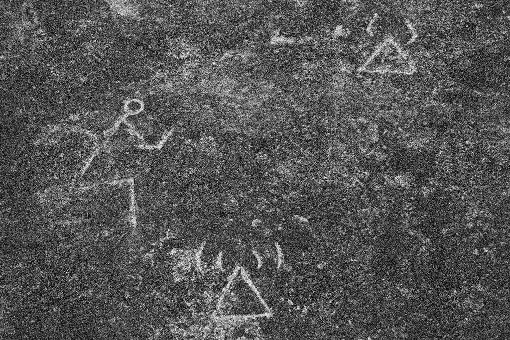 foto de petroglifos de la era digital